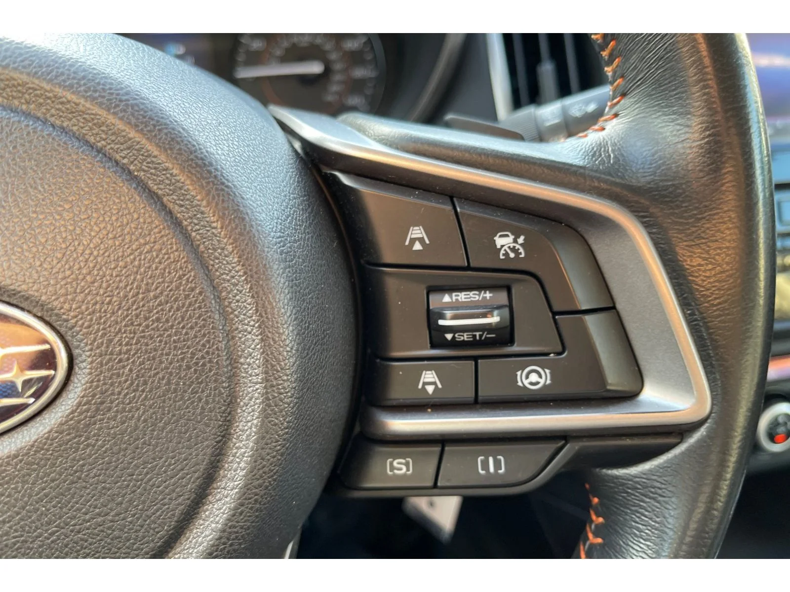 Used 2021 CRYSTAL WHITE PEA Subaru Premium image 34