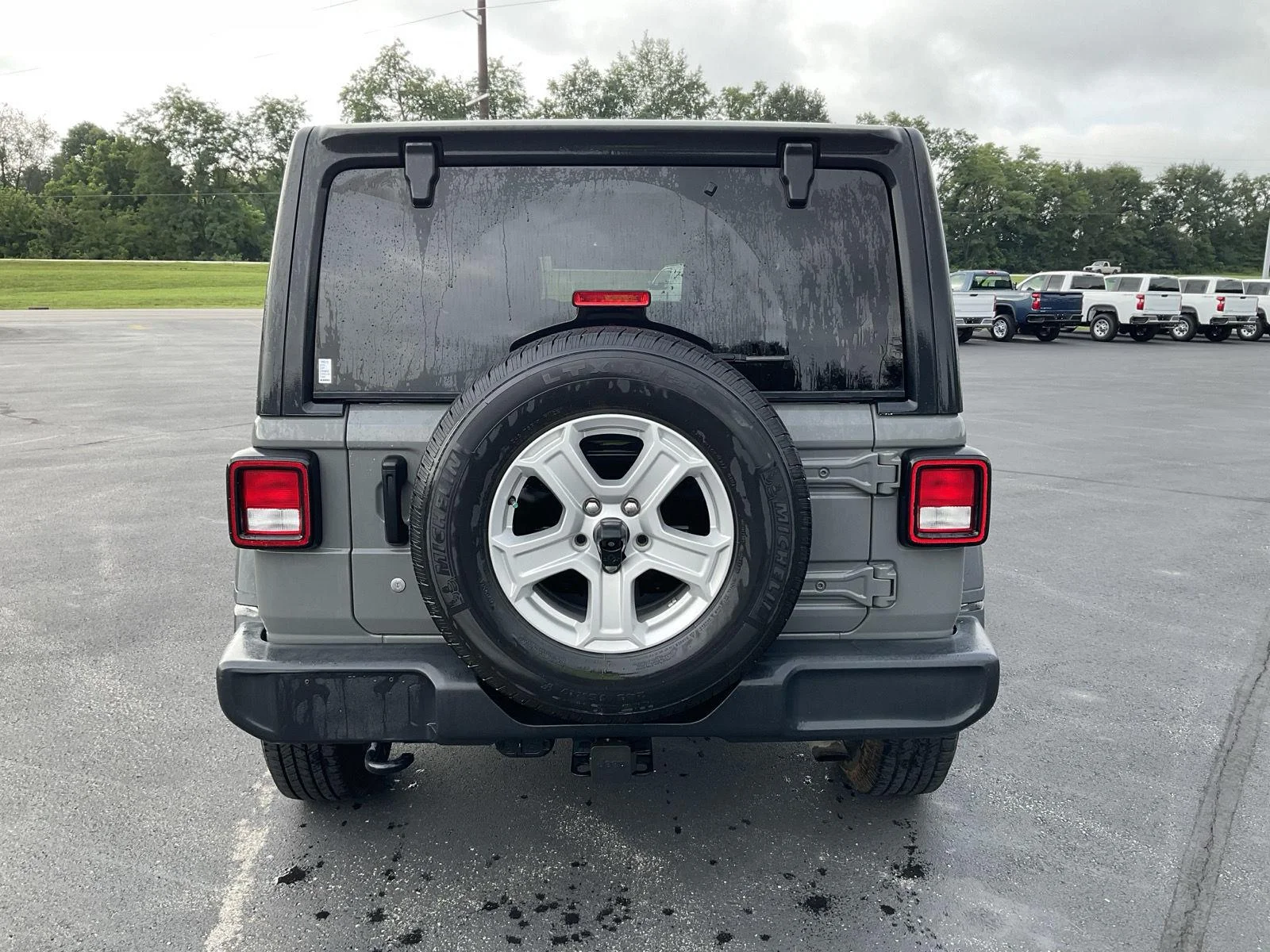 Used 2018 Sting-Gray Clearcoat Jeep Sport S image 7