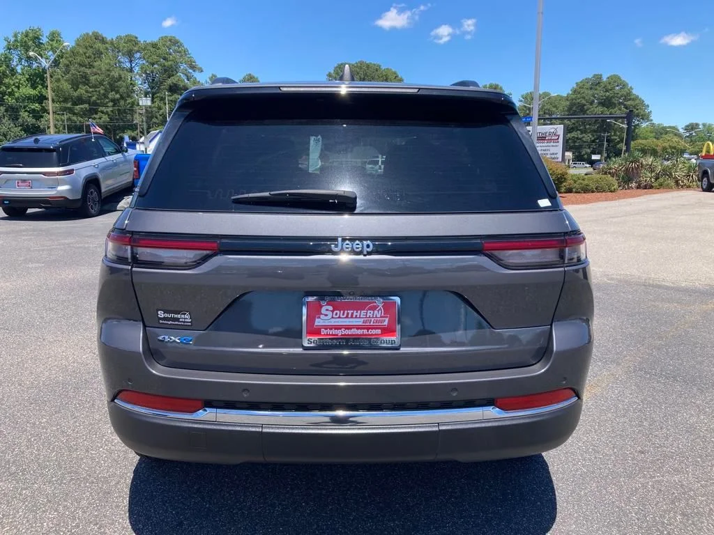 New 2024 Baltic Gray Metallic Clearcoat Jeep 4xe image 4