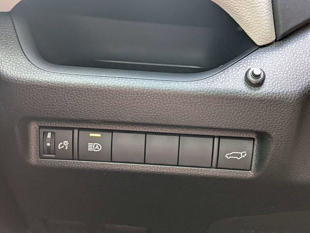 Used 2021 Red Toyota XLE Premium image 28