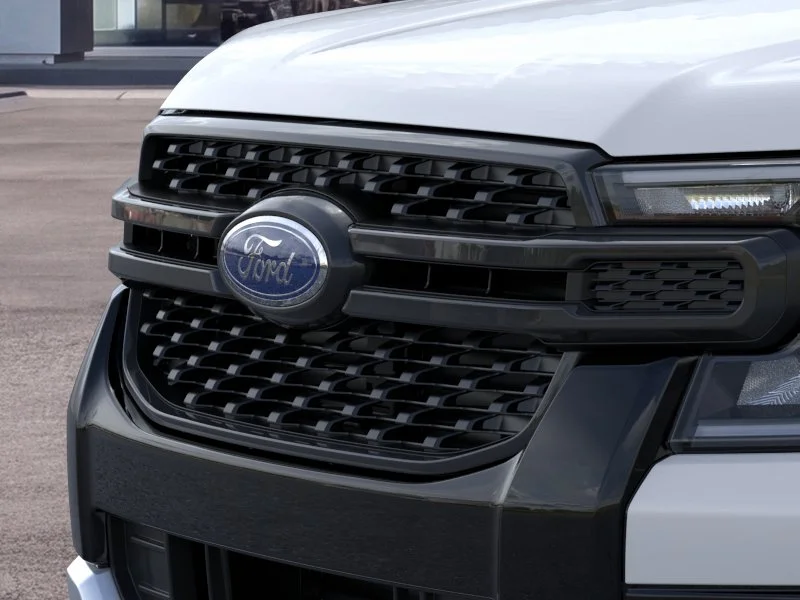 New 2025 Oxford White Ford XLT image 17