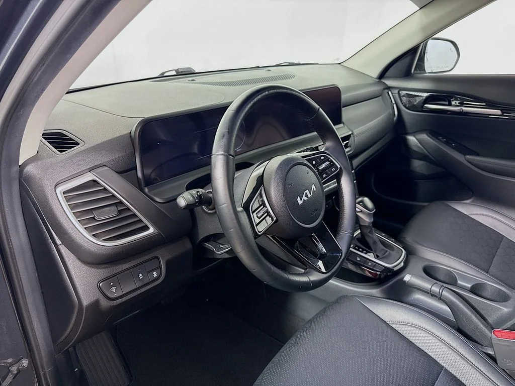 Used 2024 Gravity Gray Kia EX image 11