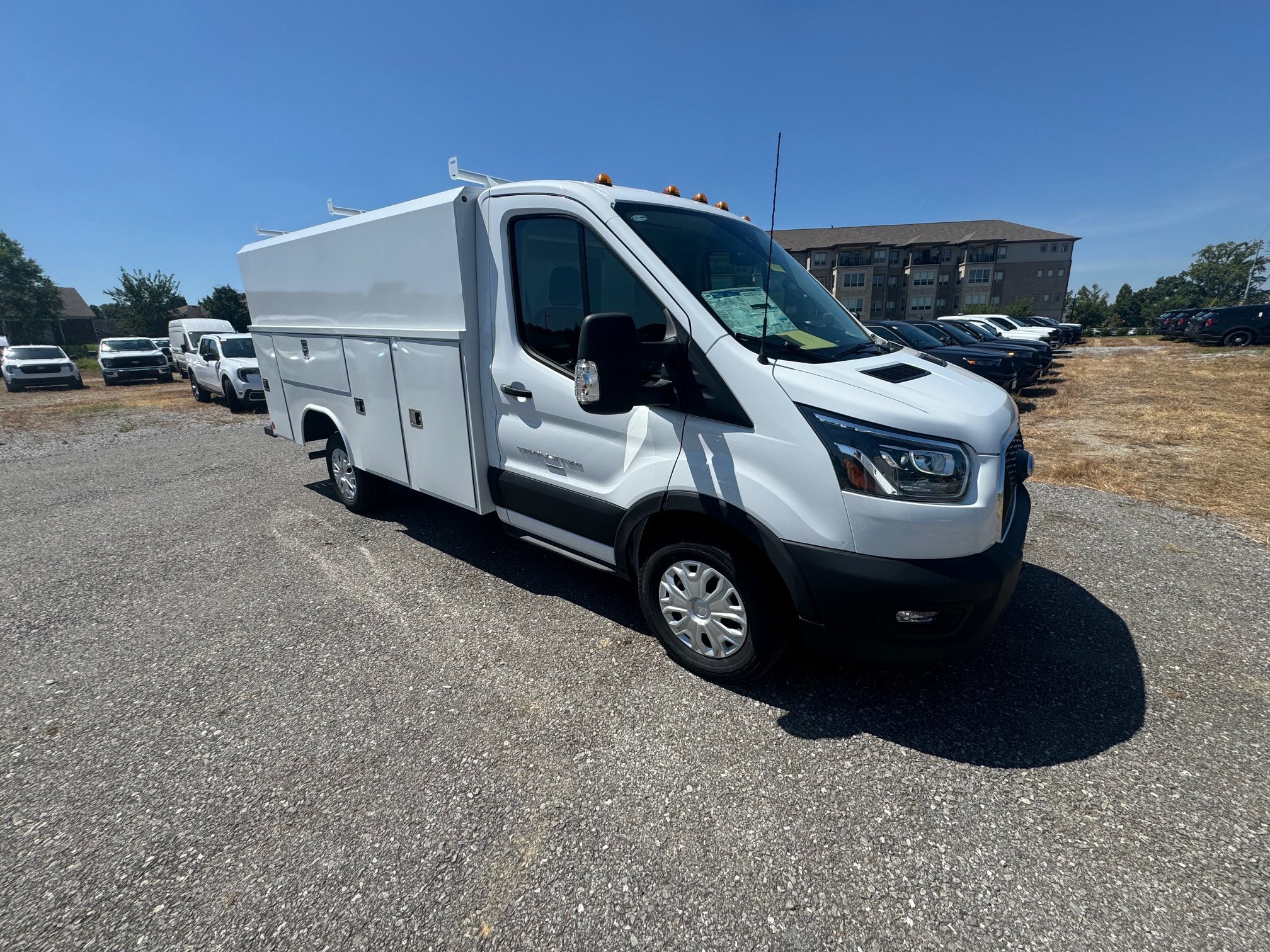 New 2025 Oxford White Ford Cutaway image 9