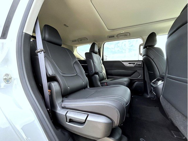 New 2026 RADIANT WHITE INFINITI Pure 4WD image 18