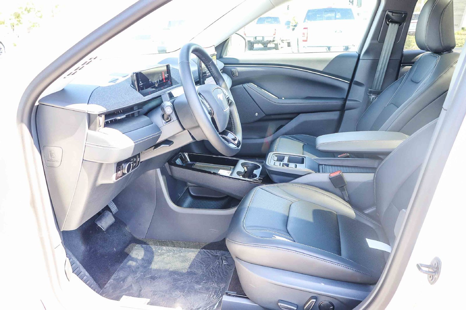 New 2026 Star White Metallic Tri-coat Ford Premium image 19