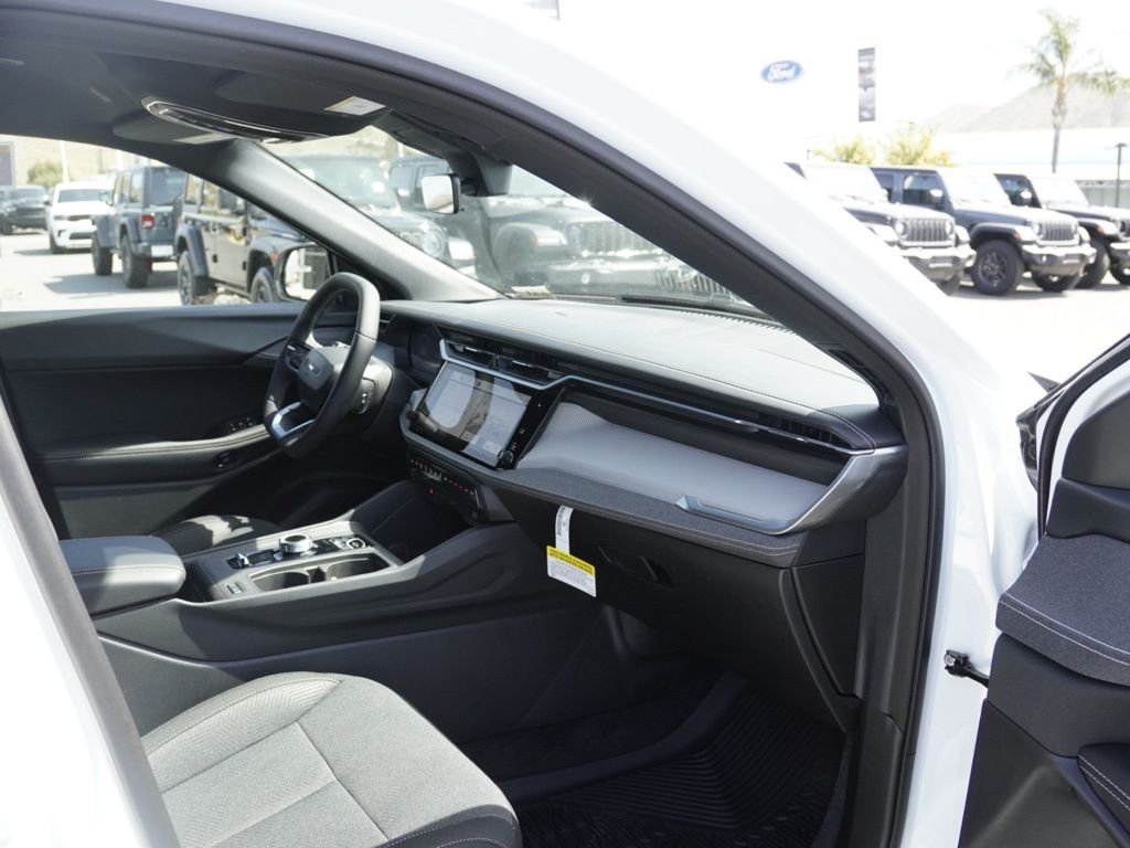 New 2026 Bright White Clear-Coat Exterior Paint Jeep Laredo image 22