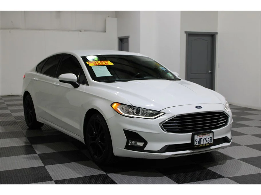 Used 2019 White Ford SE image 3