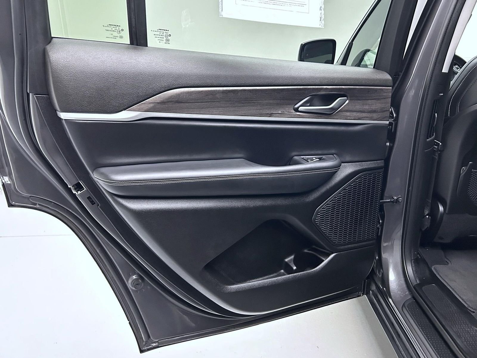 Used 2023 Gray Jeep Limited image 21