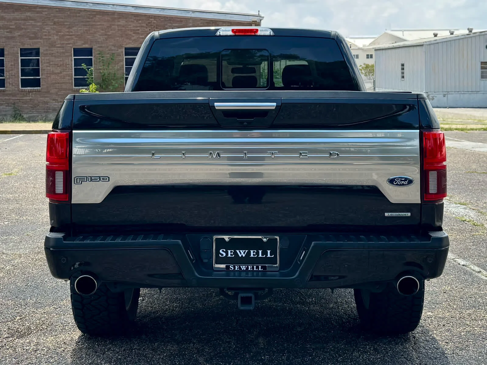 Used 2019  Ford Limited image 5