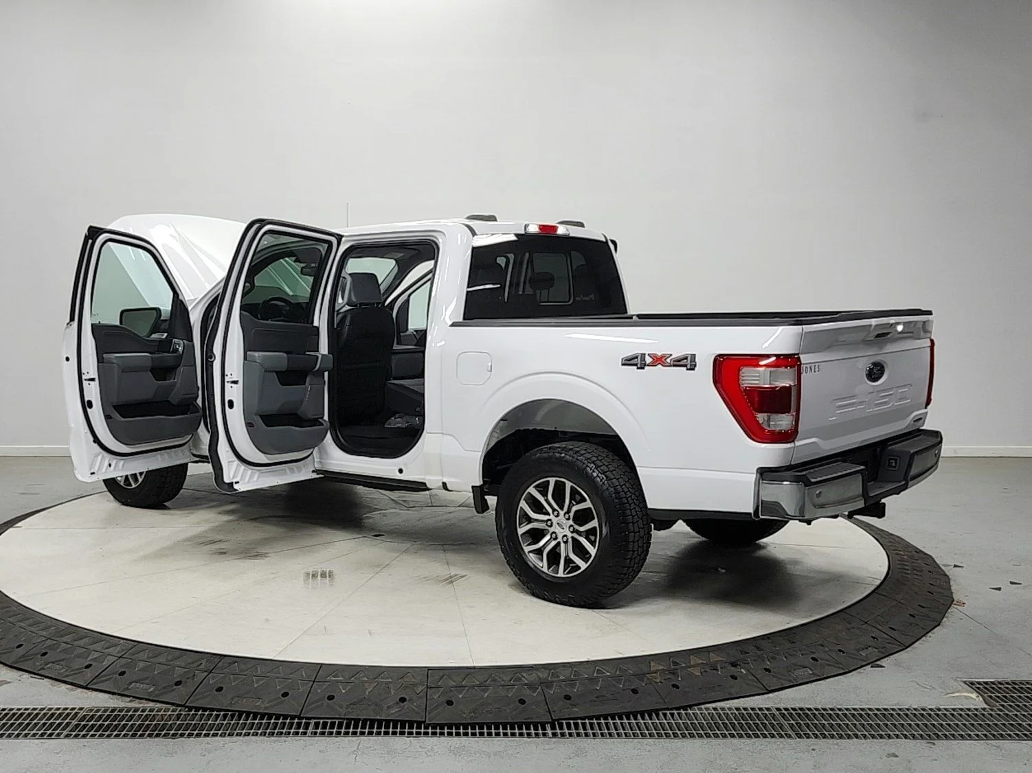 Used 2021 White Ford Lariat image 13