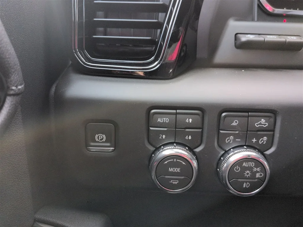 New 2026 Summit White GMC AT4 image 42