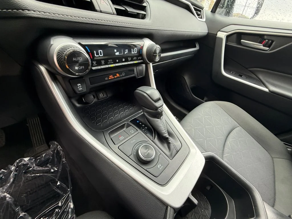 Used 2025 White Toyota XLE image 22