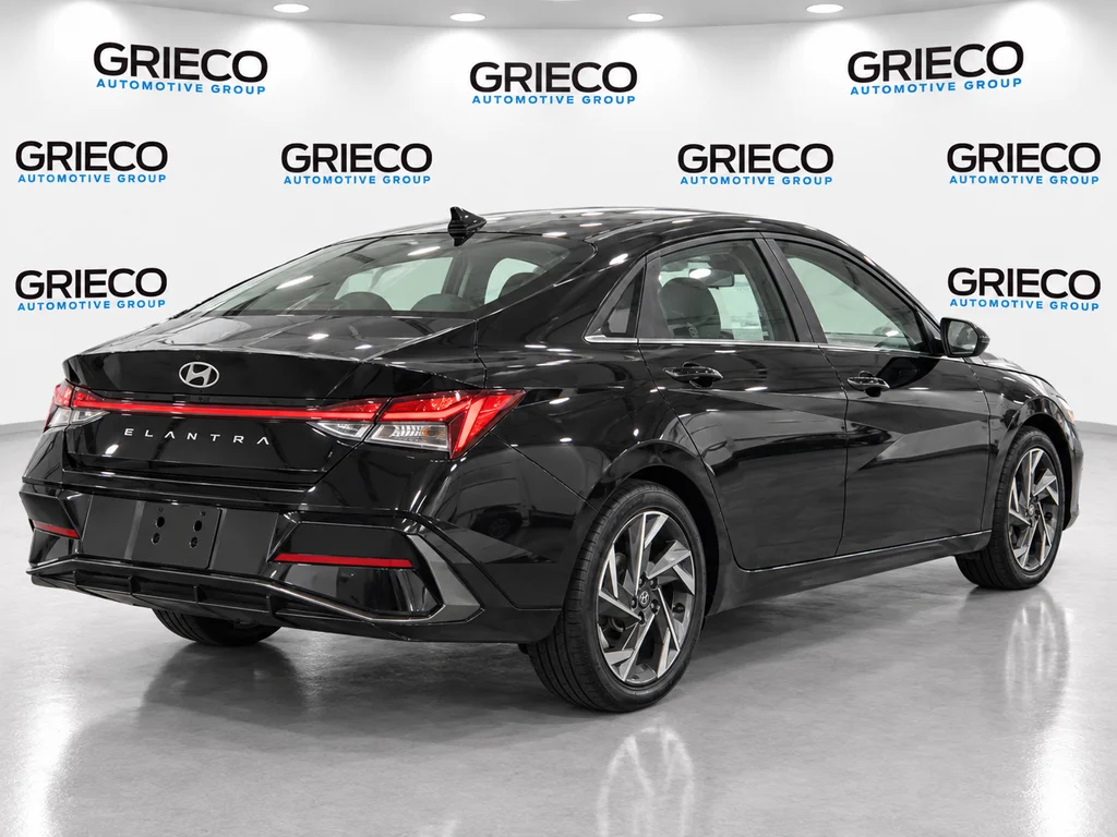 Used 2025 Abyss Black Hyundai Limited image 2