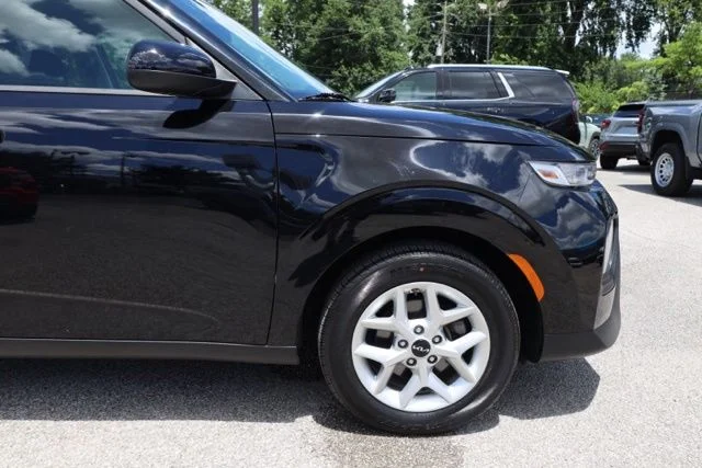 Used 2022 Black Kia LX image 13