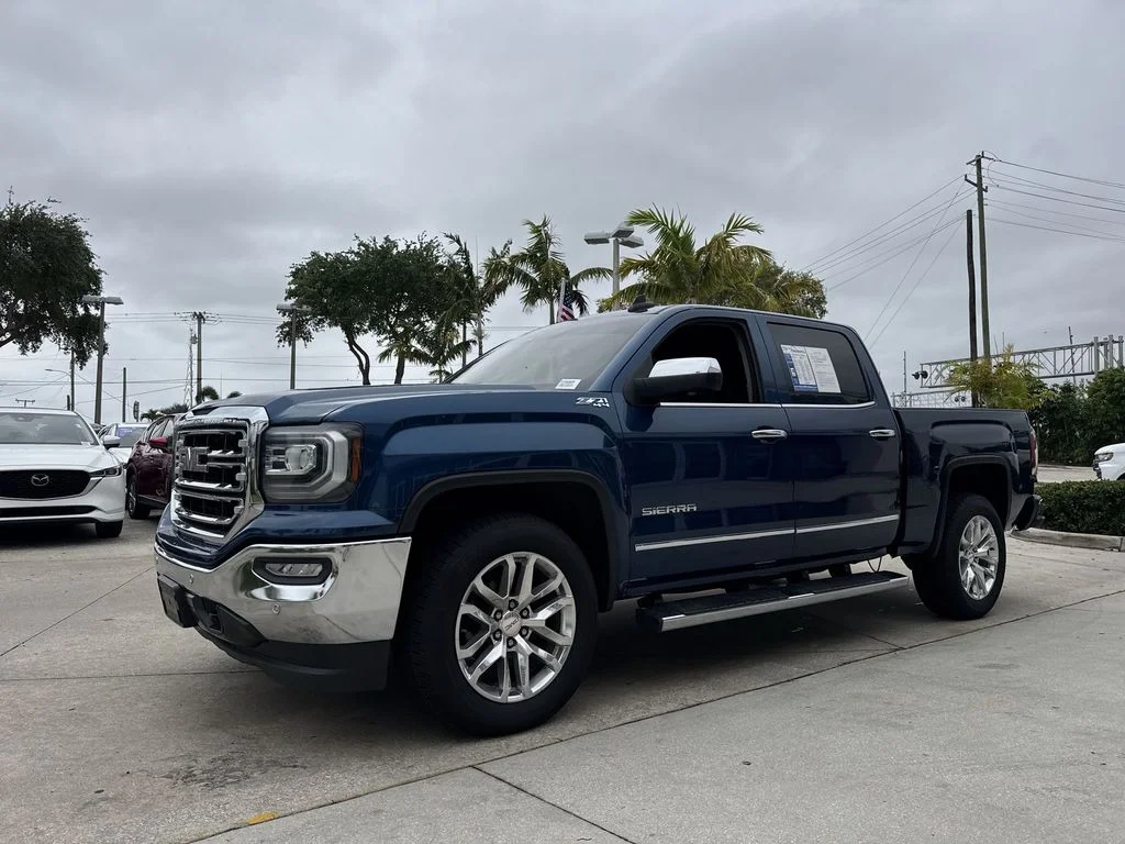 Used 2018 Blue Metallic GMC SLT image 28