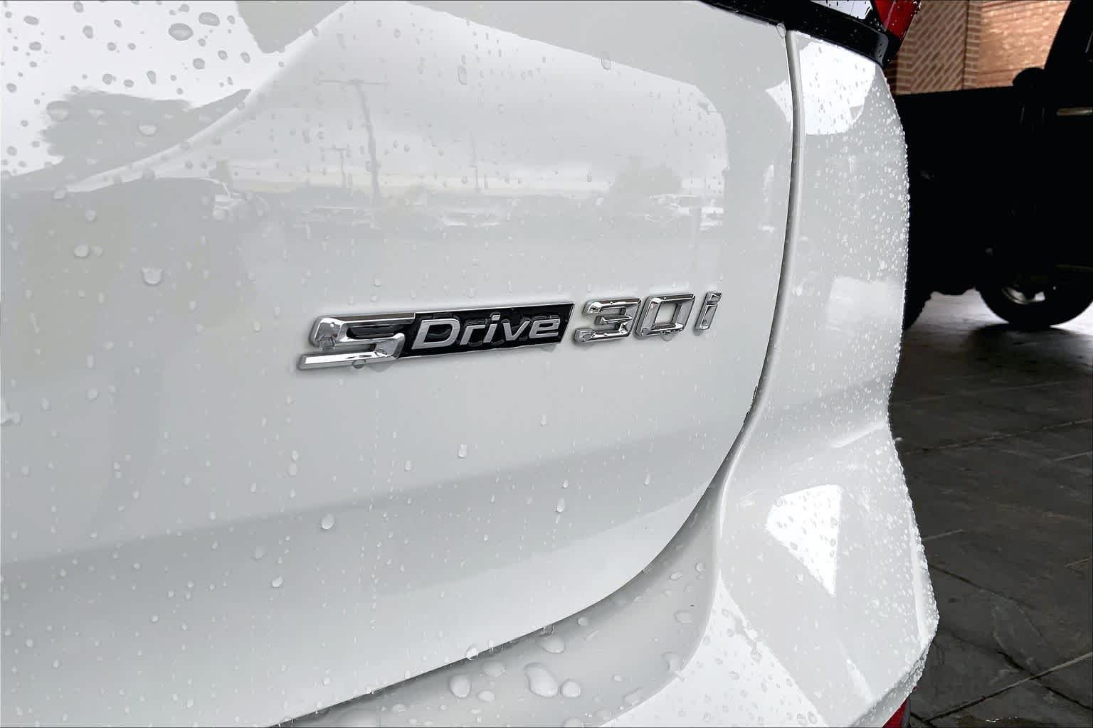 Used 2023 Alpine White BMW sDrive30i image 10