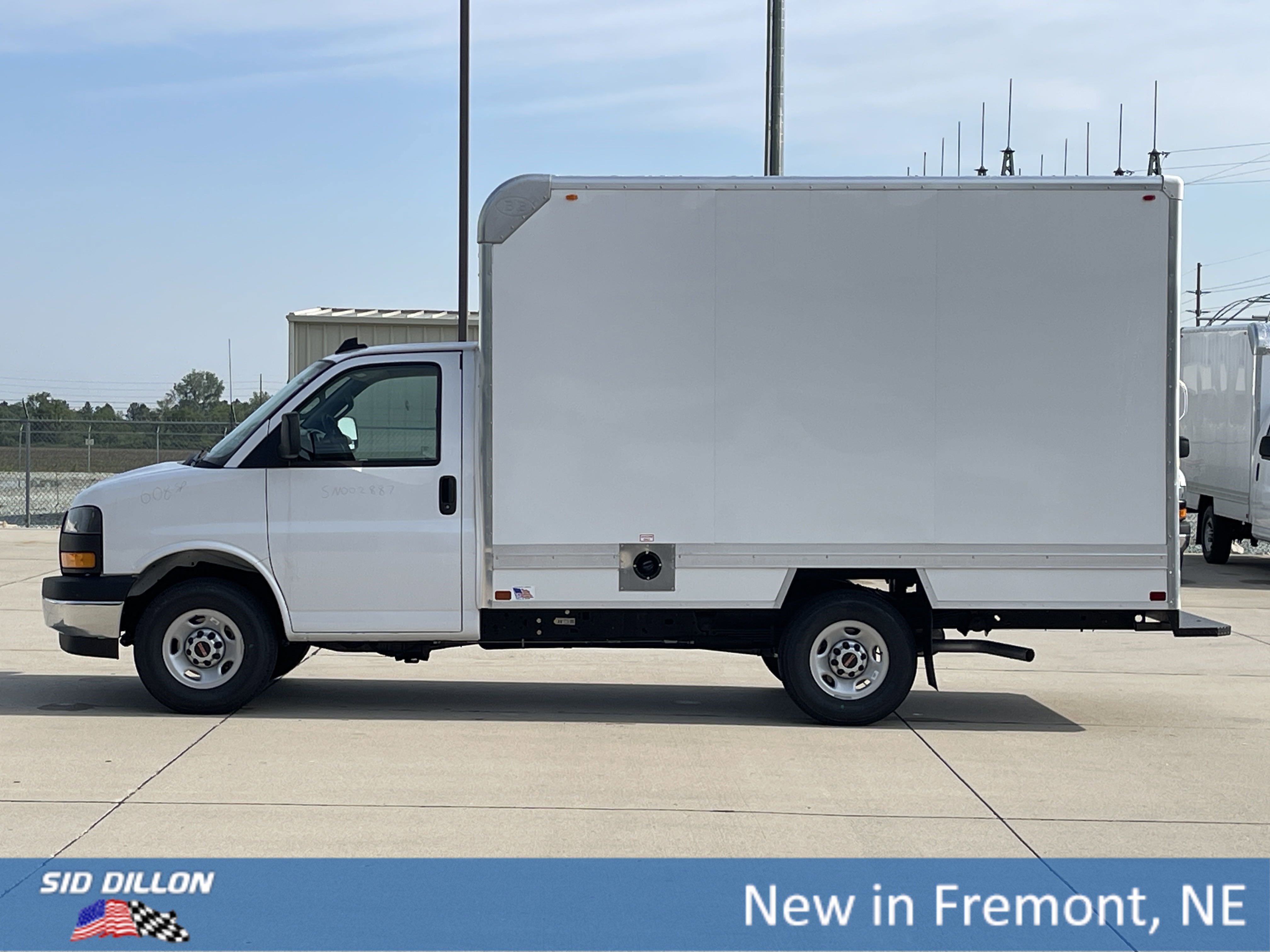 New 2025 Summit White GMC Work Van image 16
