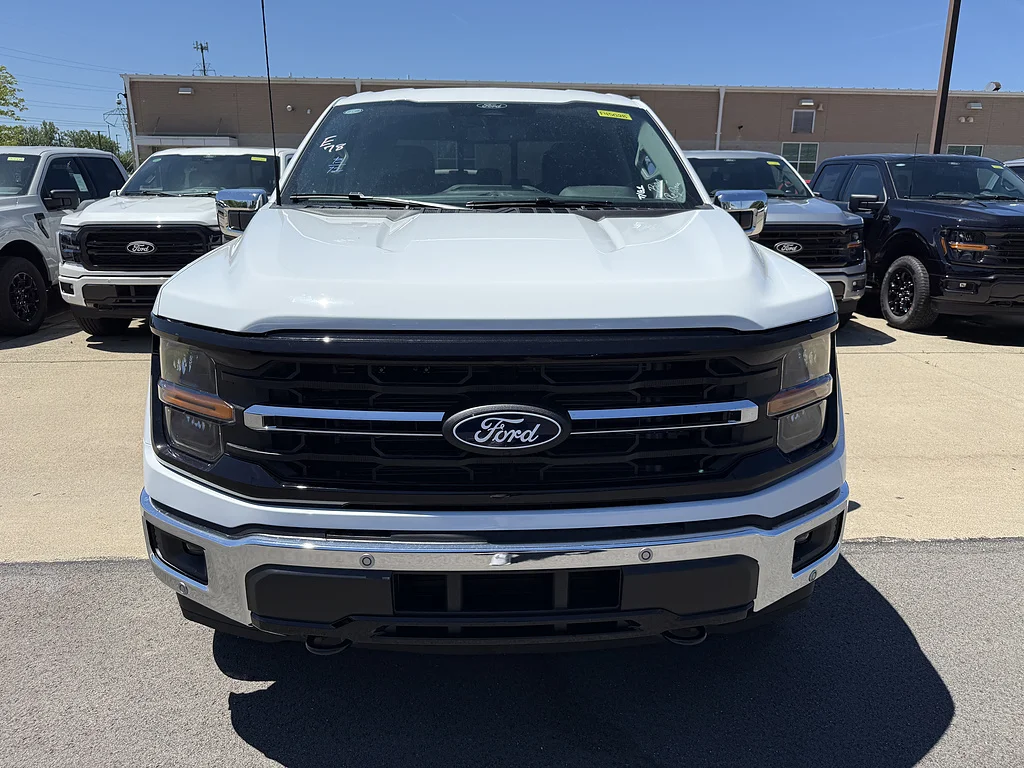 New 2026 Oxford White Ford XLT image 3