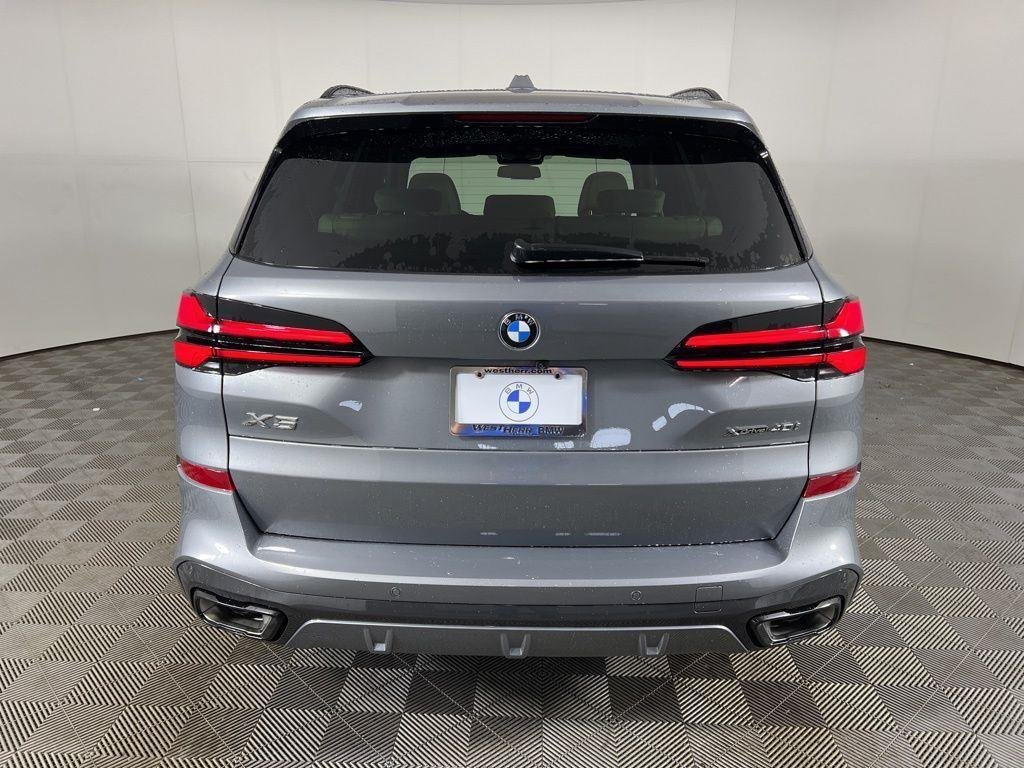 New 2026 Skyscraper Grey Metallic BMW xDrive40i image 3