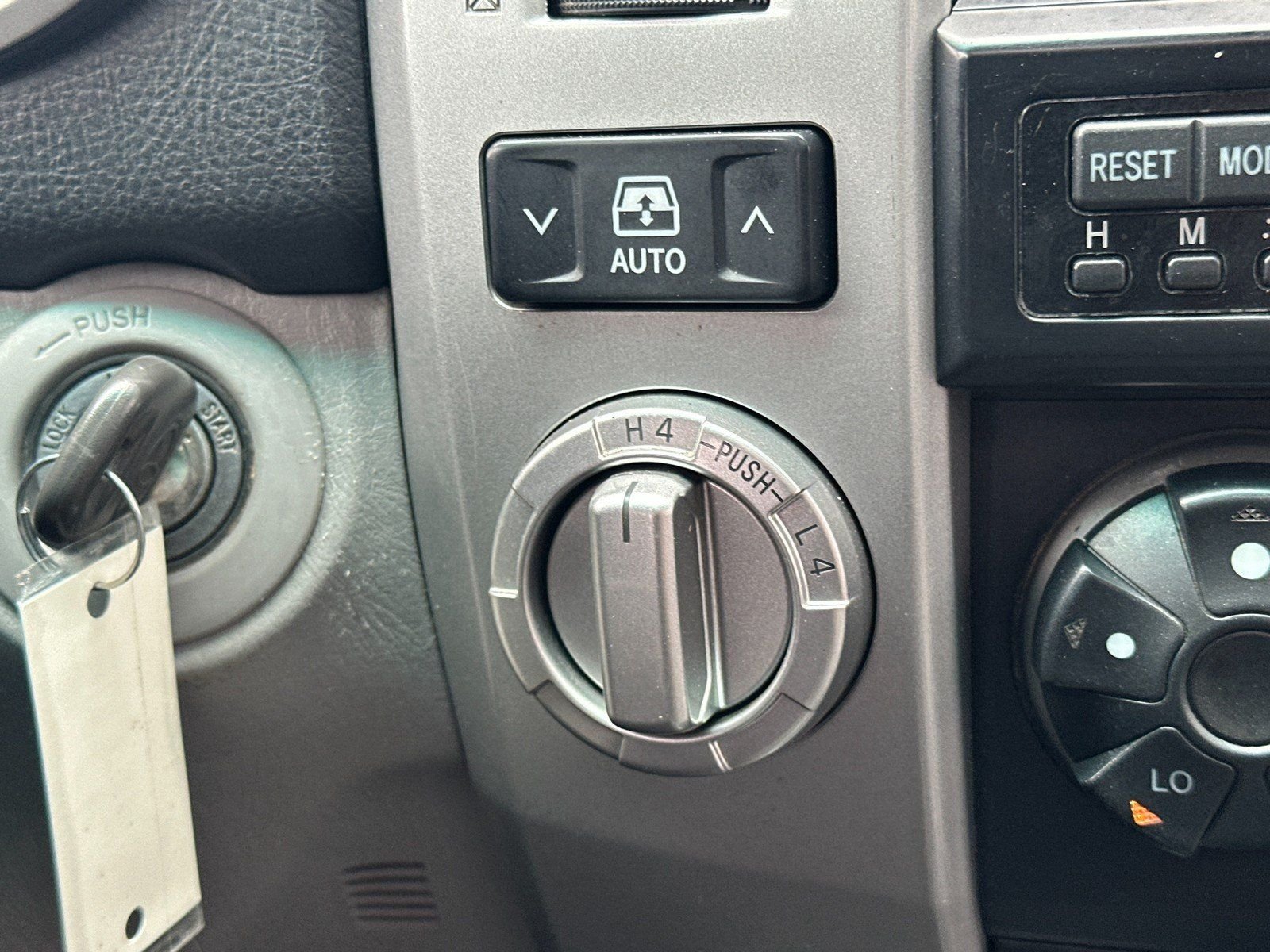 Used 2006 Titanium Metallic Toyota SR5 image 24