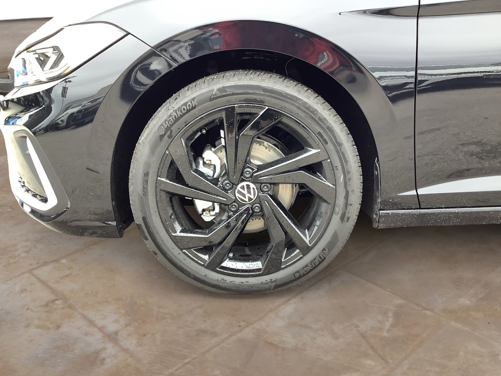 New 2026 DEEP BLACK Volkswagen SE image 10
