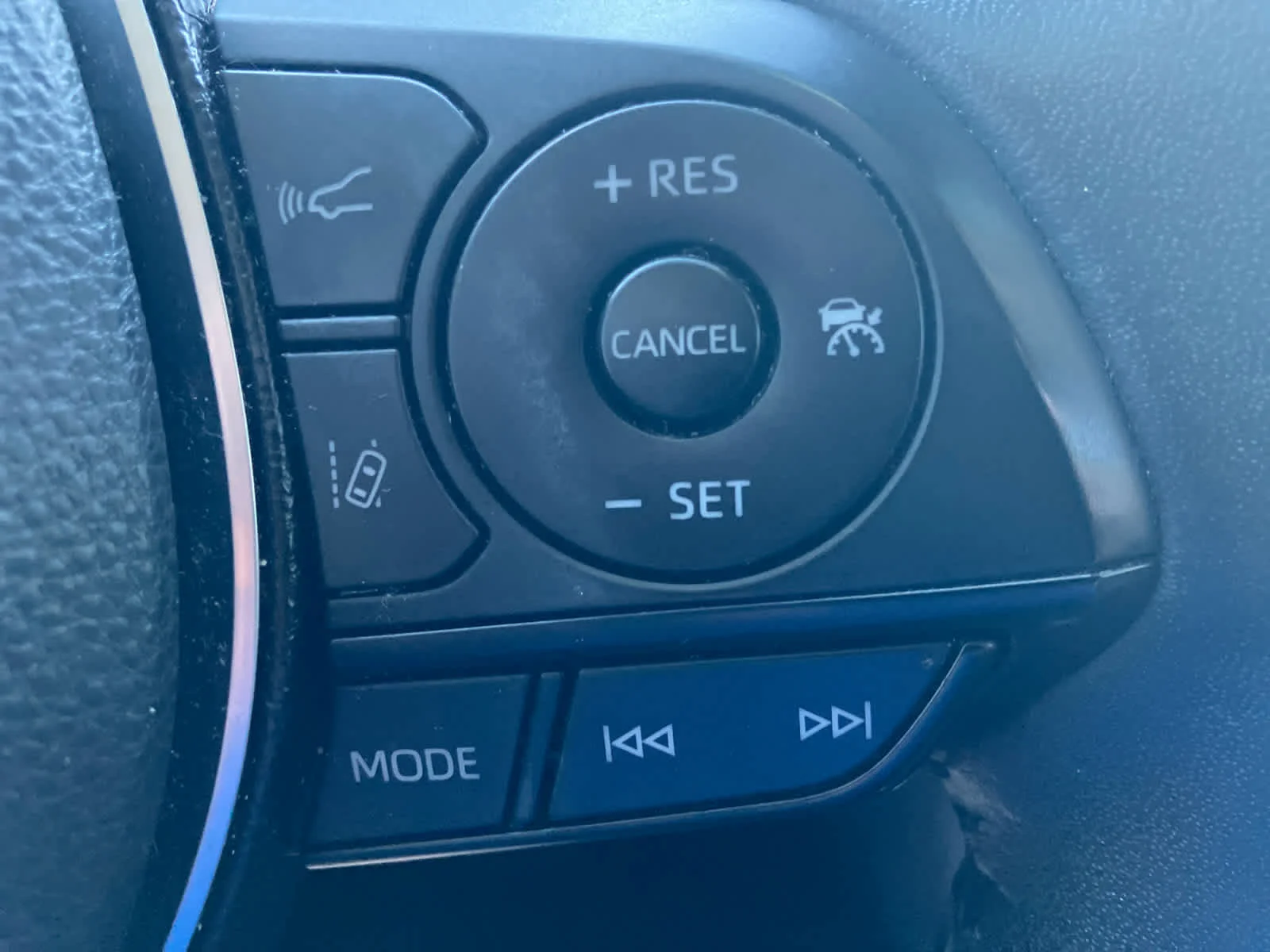 Used 2019 Blizzard Pearl Toyota Limited image 18