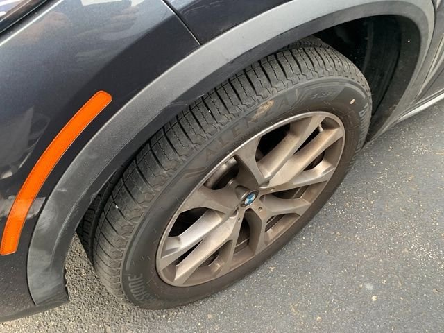 Used 2022 Gray BMW xDrive40i image 2