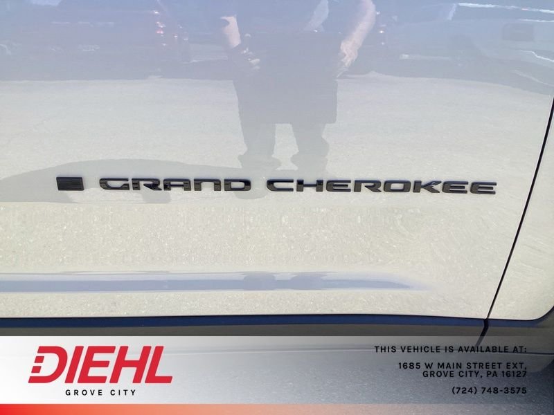 Used 2023 Silver Jeep Altitude X image 10