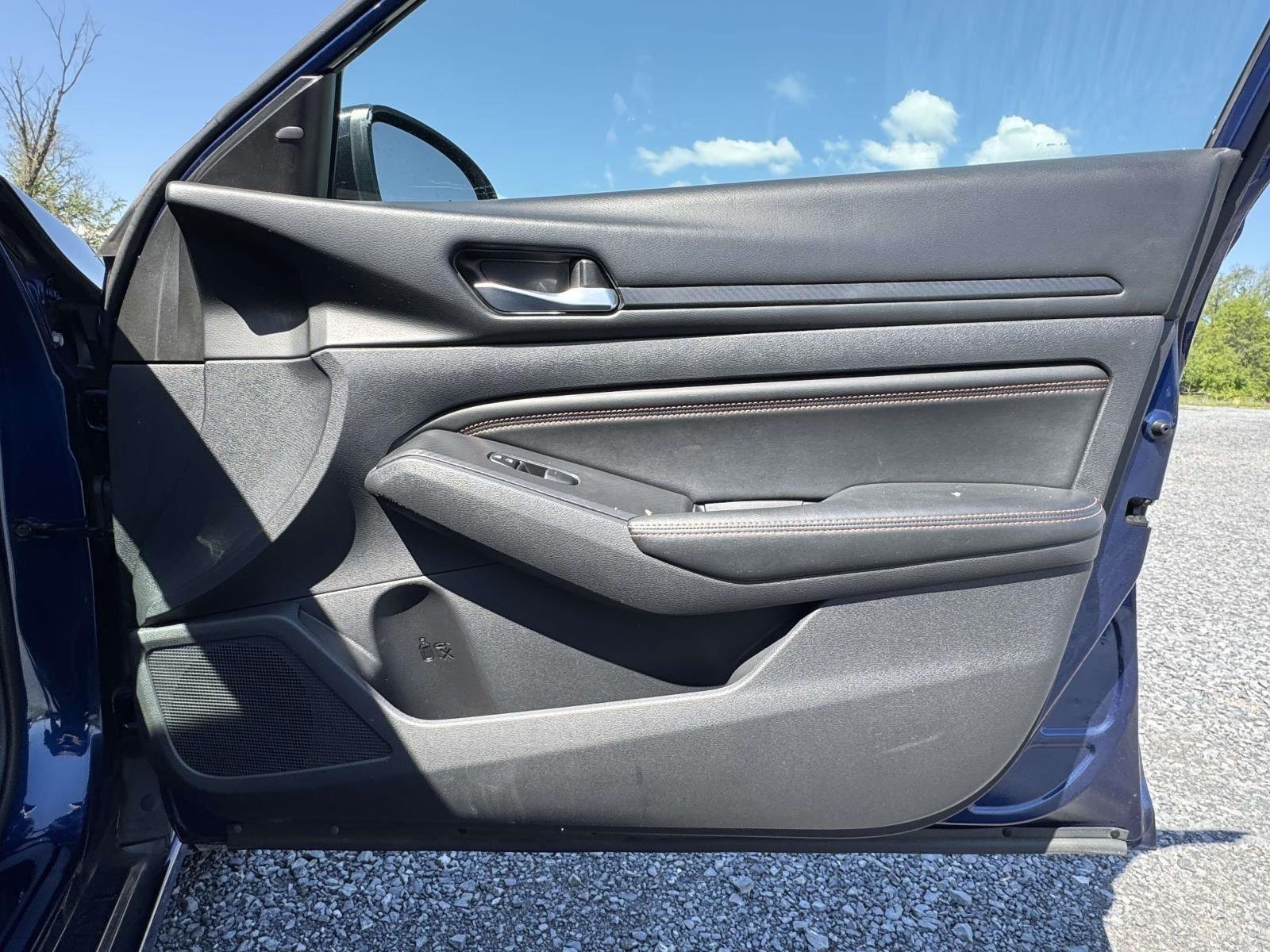 Used 2019 Deep Blue Pearl Nissan 2.5 SR image 14