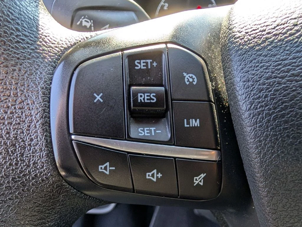 Used 2022 White Ford XLT image 31
