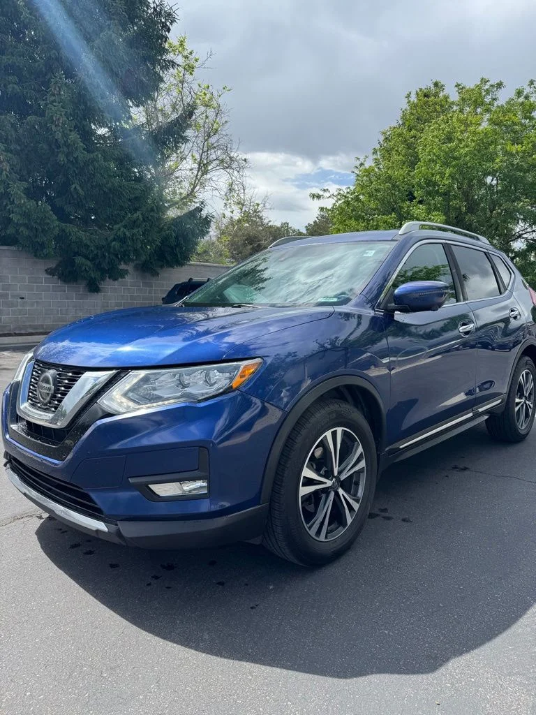 Used 2018 Blue Nissan SL image 8