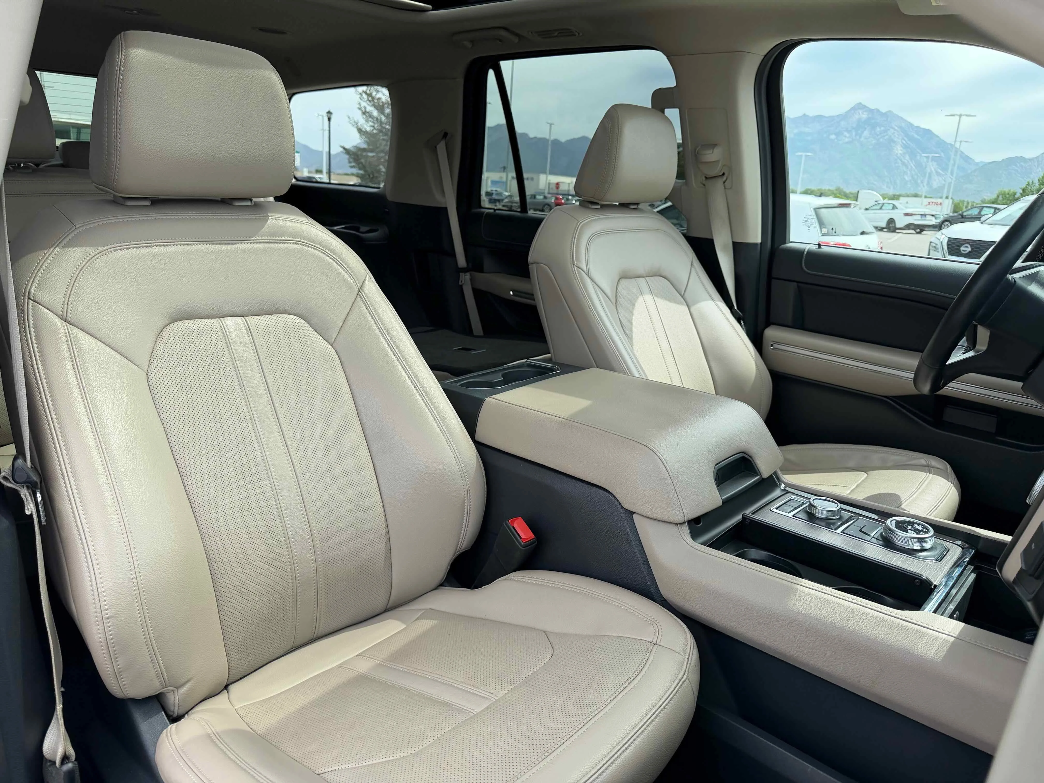 Used 2023 White Metallic Ford Limited image 31
