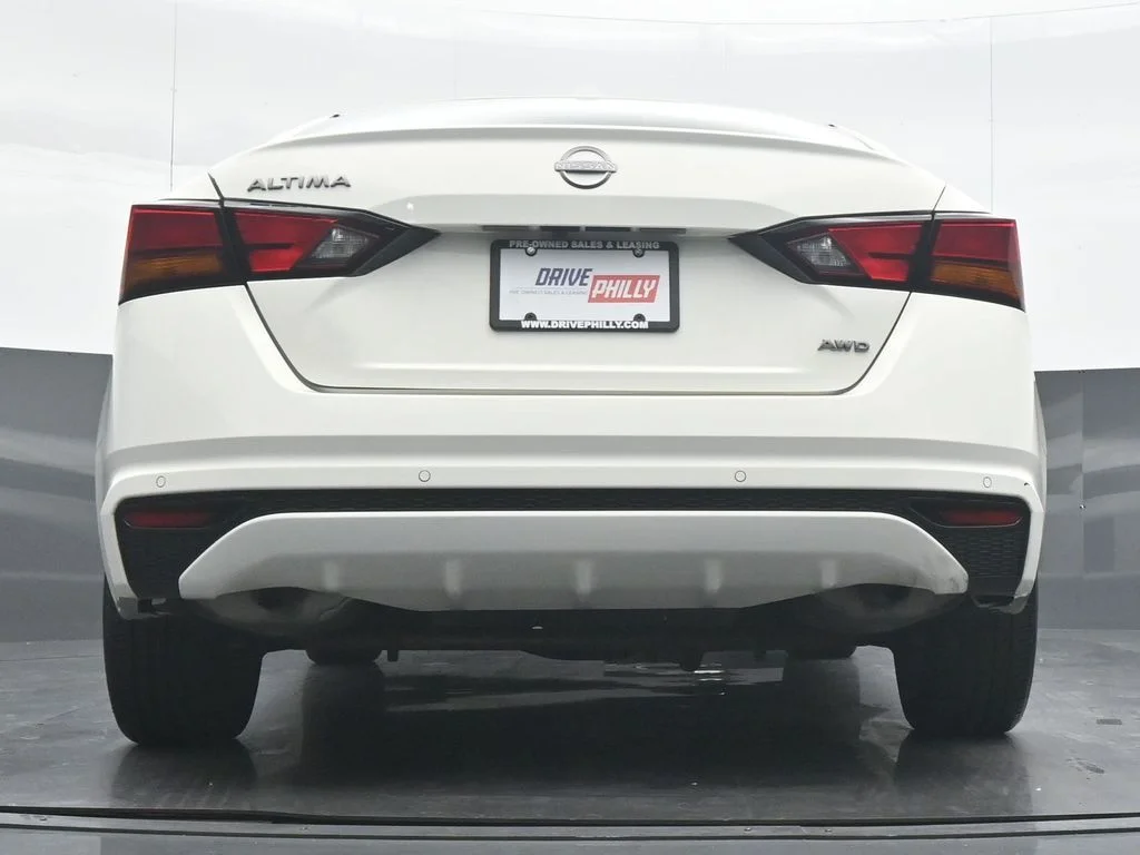 Used 2025 White Nissan 2.5 SV image 29