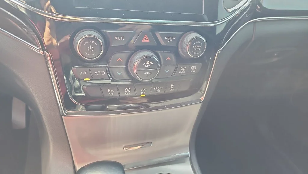 Used 2020 Black Jeep Trailhawk image 16
