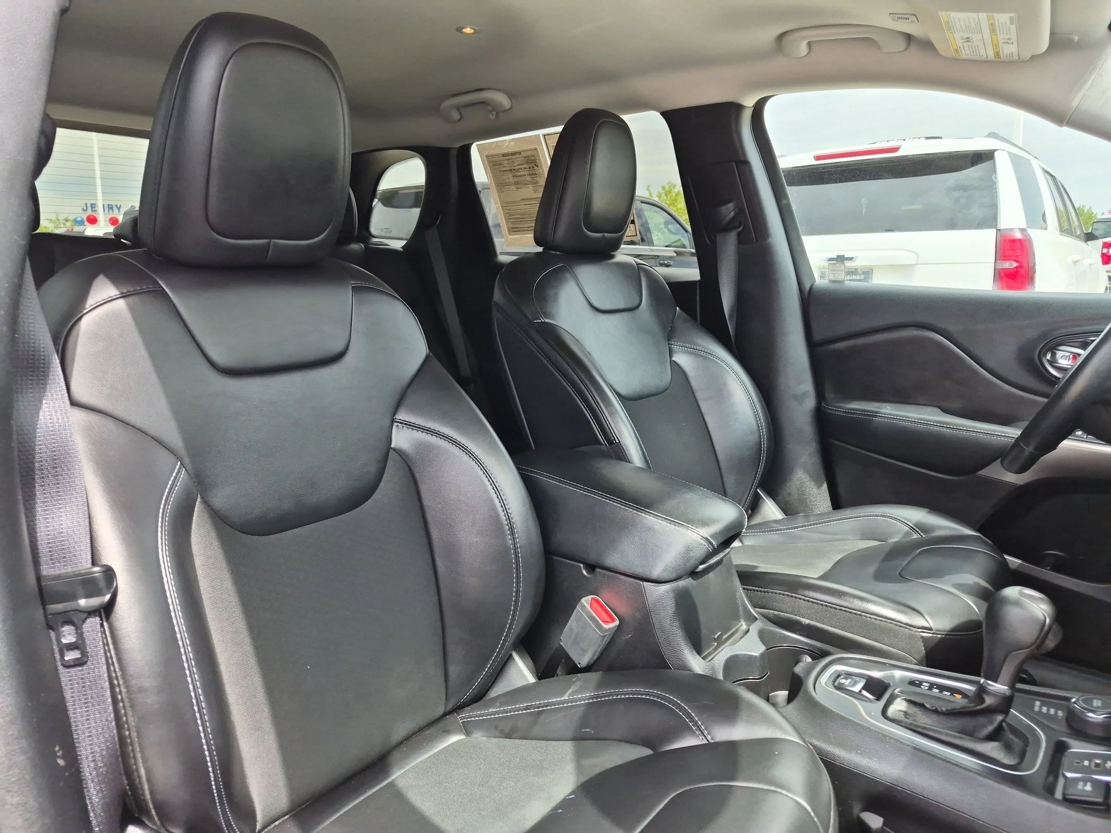 Used 2019 Bright White Clearcoat Jeep Latitude Plus image 28