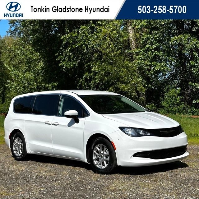 2023 Chrysler Voyager LX's photo