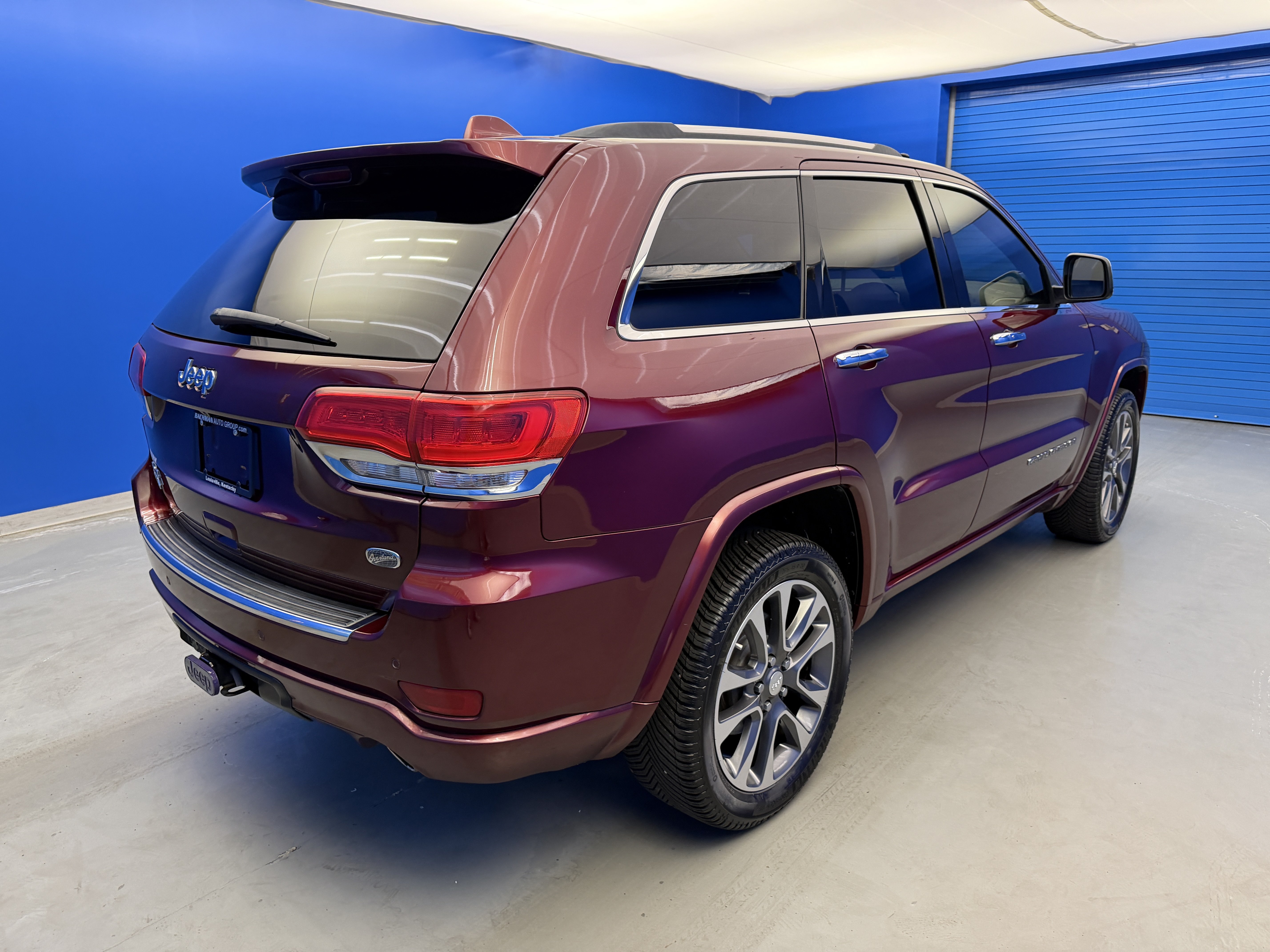 Used 2017 Velvet Red Pearlcoat Jeep Overland image 7