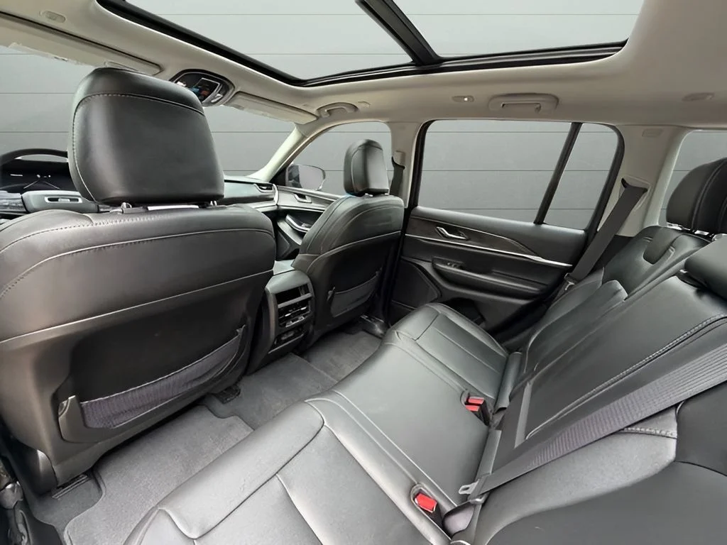 Used 2023 Black Jeep Limited image 39