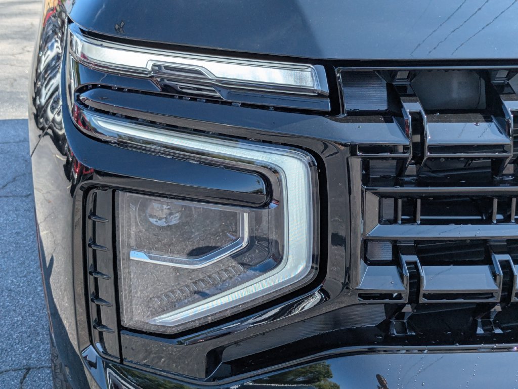 2026 Chevrolet Suburban Z71 - Photo 10