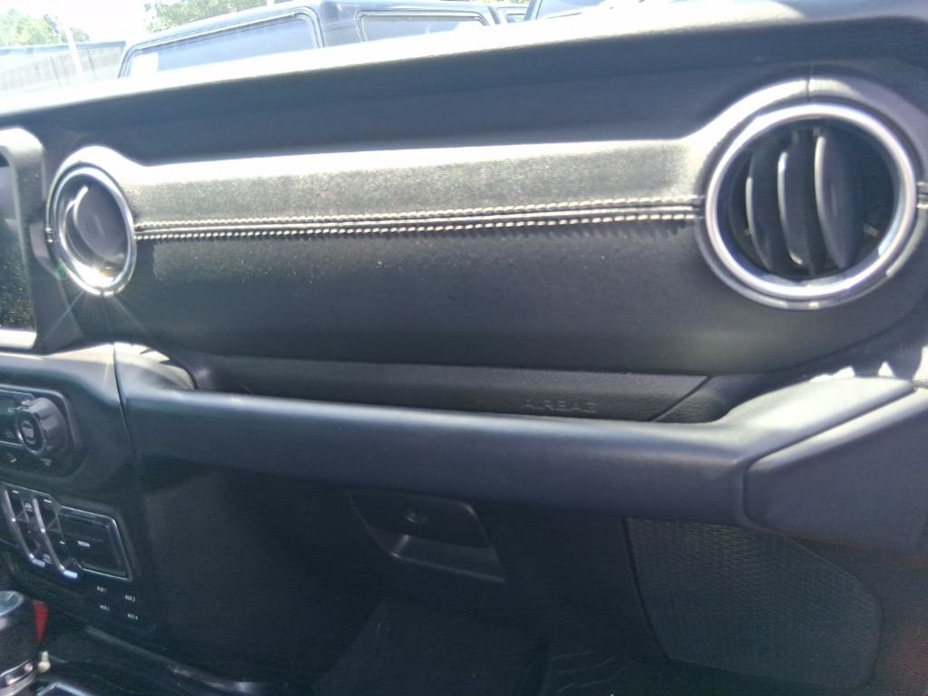 Used 2018 Red Jeep Unlimited Sahara image 14