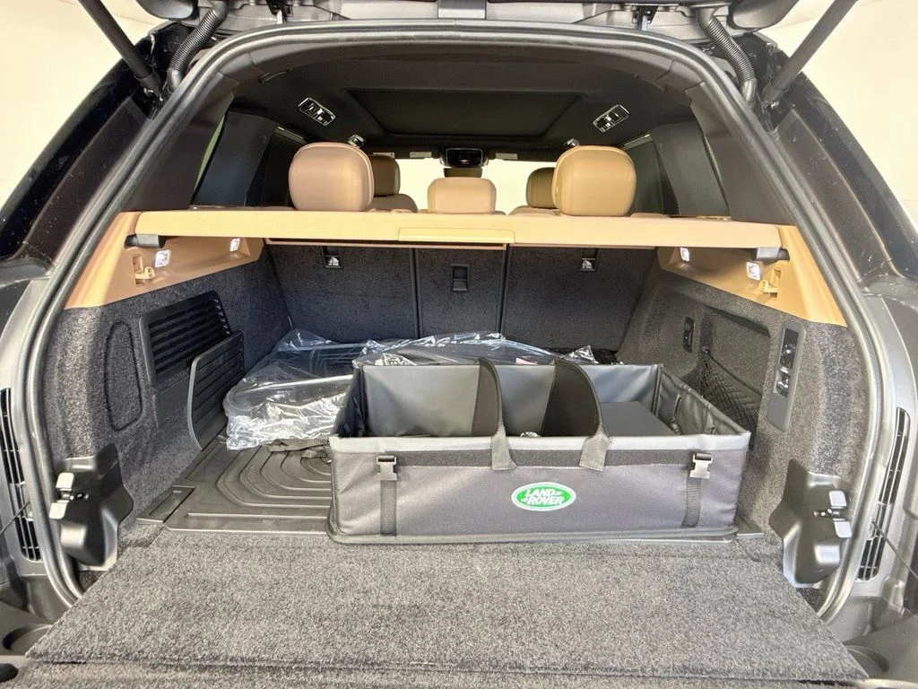 New 2026 Tourmaline Brown in Satin finish Land Rover SE image 28