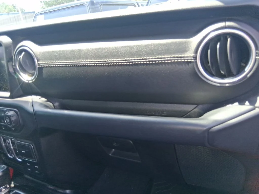 Used 2018 Red Jeep Unlimited Sahara image 14