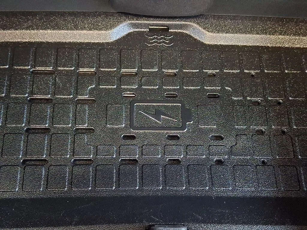 Used 2024 Gray Metallic Ford Badlands image 25