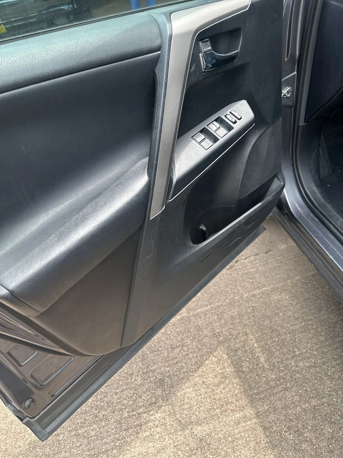 Used 2016 Gray Toyota XLE image 12