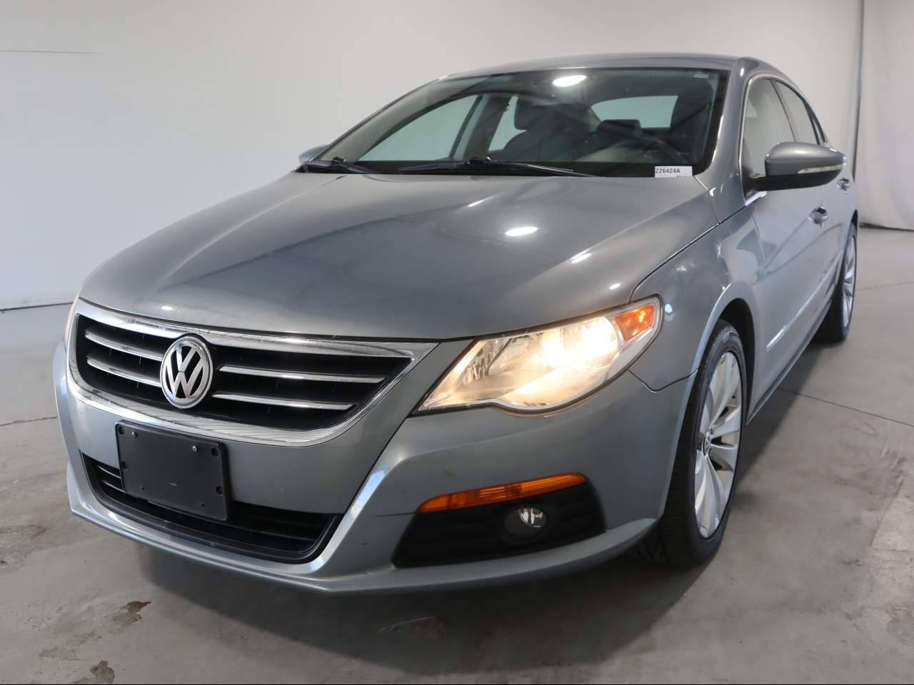 Used 2009 Reflex Silver Metallic Volkswagen Sport image 1