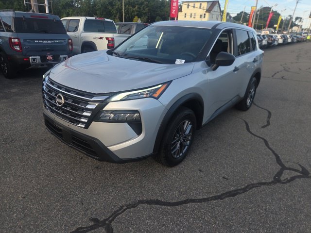 Used 2024 Silver Nissan S image 2