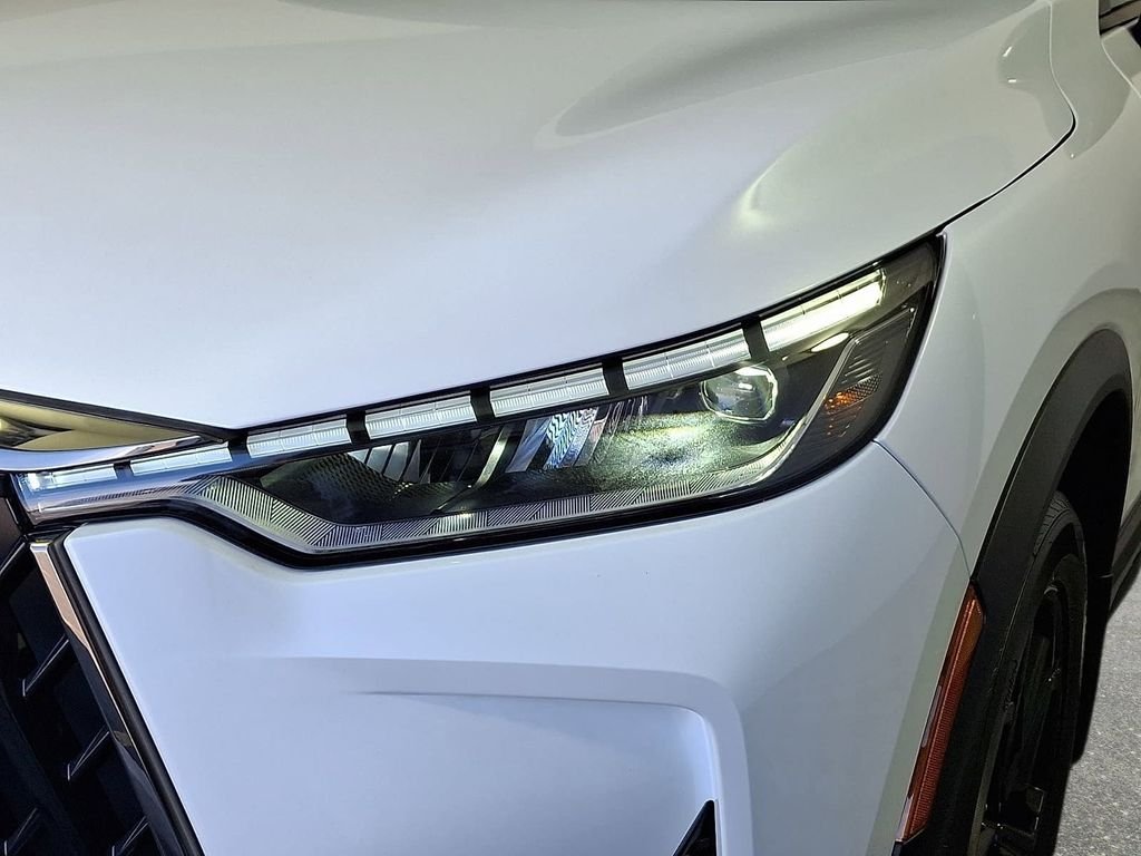New 2026 RADIANT WHITE INFINITI Sport AWD image 9