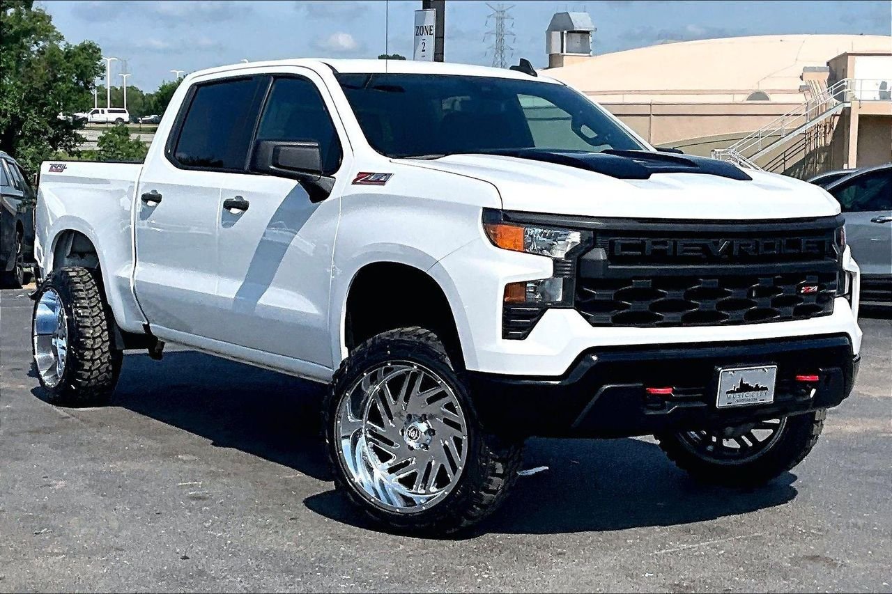 Used 2022 Summit White Chevrolet 4WD Crew Cab Short Bed Custom Trail Boss image 37