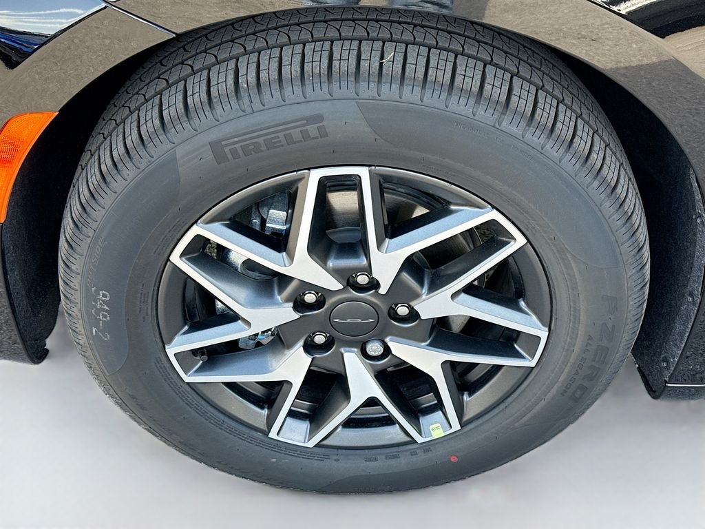 New 2027 Diamond Black Crystal Pearl-Coat Exterior Paint Chrysler Limited image 9