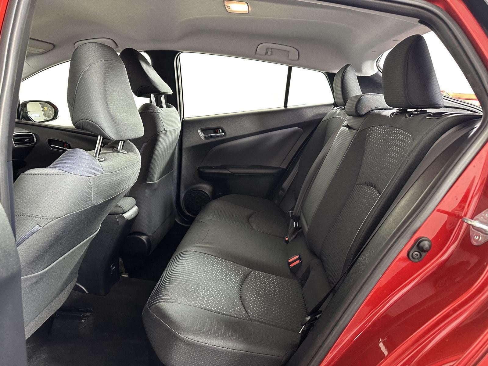 Used 2016 Hypersonic Red Toyota Three image 28